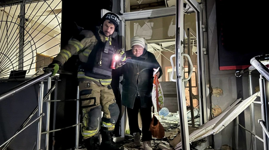 Росіяни вдарили по Дніпру: 2 постраждалих, багато пошкоджень