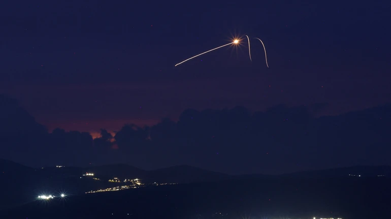 Израиль перехватил ракеты из Ливана и нанес ответный удар во время перемирия