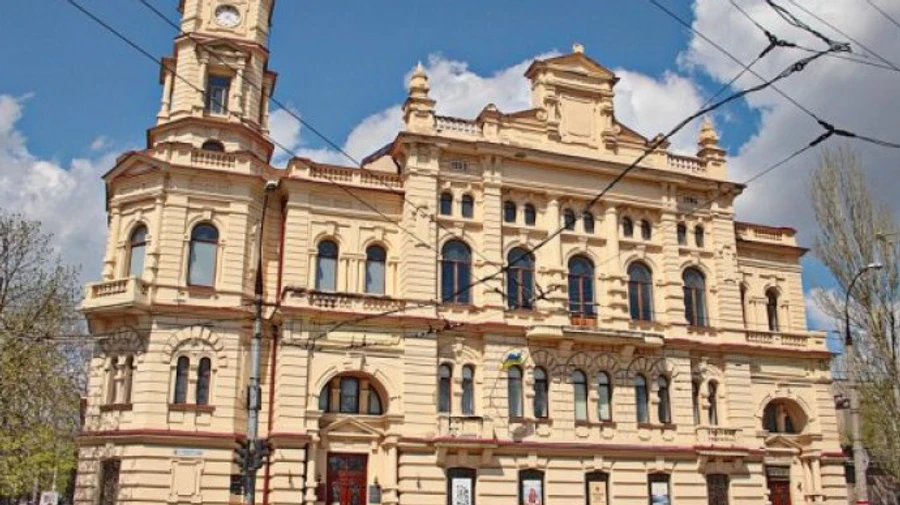 Russians steal 15,000 paintings from Kherson Oblast