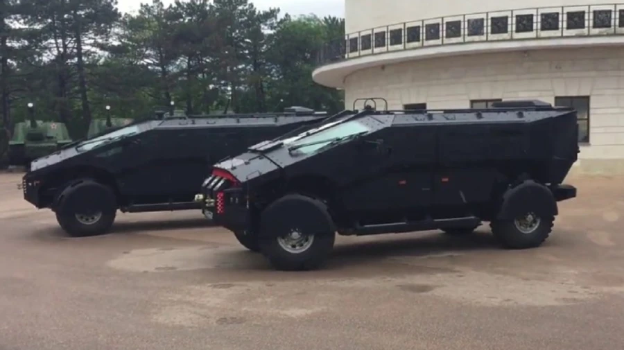 FSB sends armoured vehicle to border with Georgia to make sure that reservists do not escape