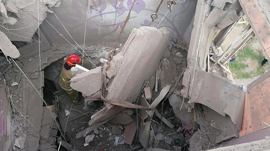 Shelling of Nikopol: two dead bodies removed from under the rubble