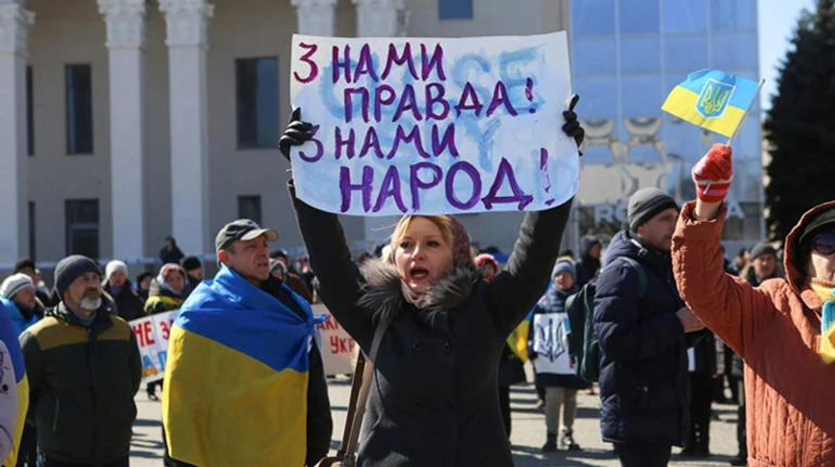 Росіяни хочуть змусити людей себе полюбити. Як Херсон живе кілька місяців під окупацією