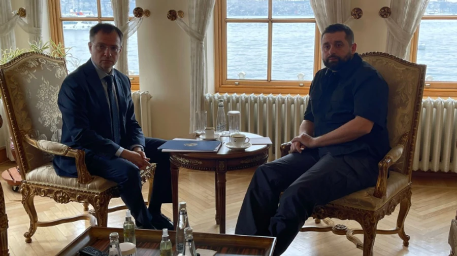 Арахамія зберіг договір про капітуляцію, який росіяни привезли на перемовини