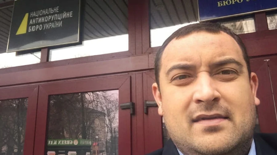 Справа про хабар слуги: ВАКС ухвалив примусово доставити Кузьміних до суду