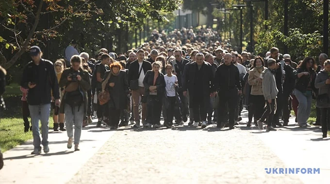 Сотни людей прошли в Киеве маршем в память о жертвах Бабьего Яра
