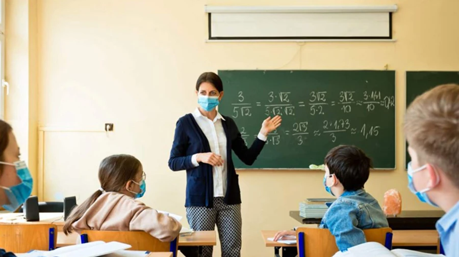 Только 29% коллективов школ полностью вакцинированы против COVID-19