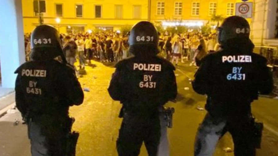 У двох містах Німеччини поліція розігнала масові вечірки за участі тисяч людей