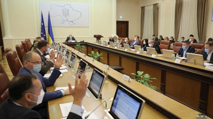 Семь членов правительства еще не прошли люстрационную проверку – ВР