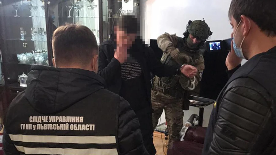 Поймали банду серийных воров: украли миллионы по всей стране