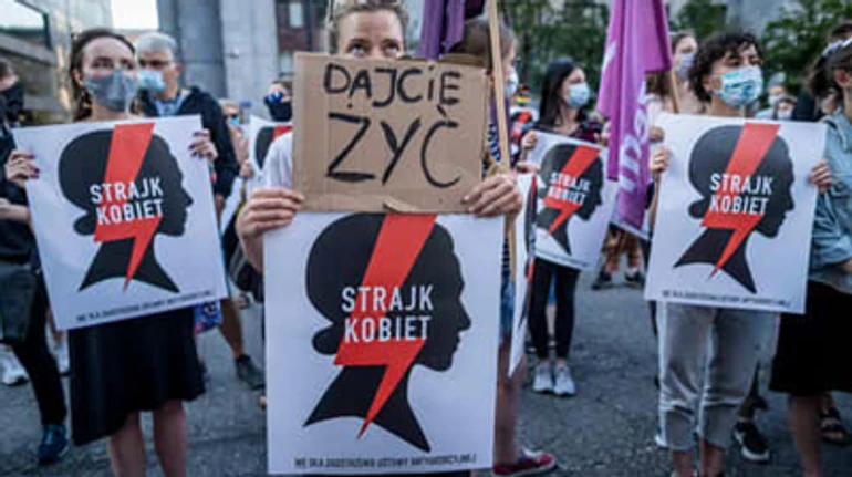 Католицькі традиції кращі за закон: чому Варшава погрожує вийти зі Стамбульської конвенції