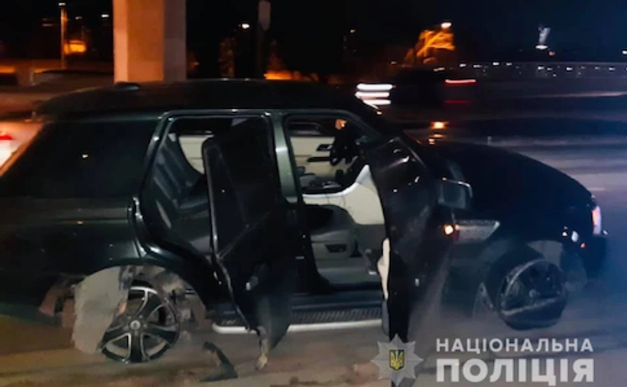 На мосту метро у Києві поліція влаштувала стрілянину