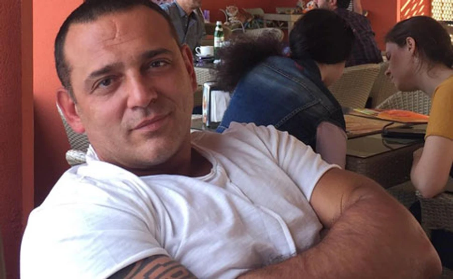 Скандальний слуга народу хоче, щоб батьки скинулися на люки для школи