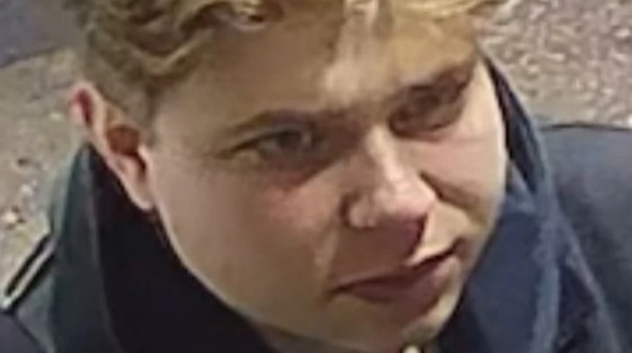 Unknown man photographed doors and collected information on Kyiv Independent's executive director – photos