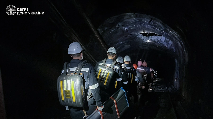 Russian attack on Kryvyi Rih leaves miners trapped underground – photos