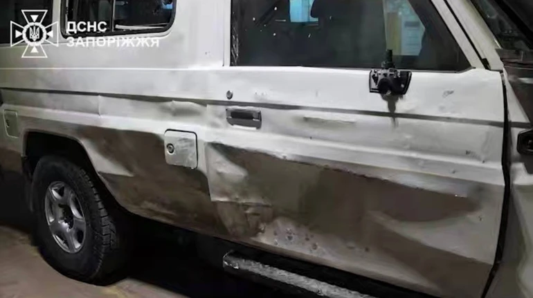 Загарбники вдарили дронами по евакуаційному автомобілю ДСНС у Запорізькій області