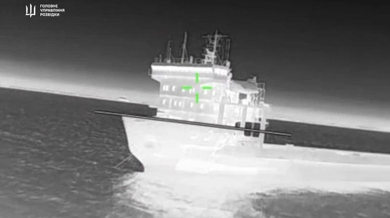 Воїни ГУР вдарили по двох російських військових суднах