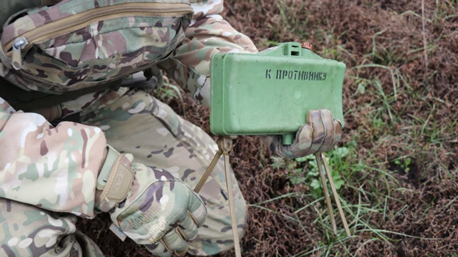 Ukrainian Defenders defuse mine corridor left by occupiers in Kharkiv Oblast