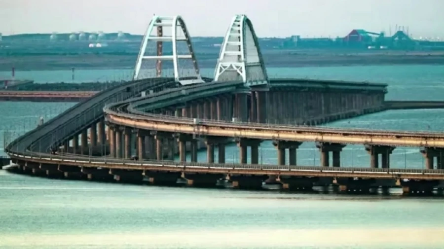 Оккупанты перекрывали движение по Крымскому мосту