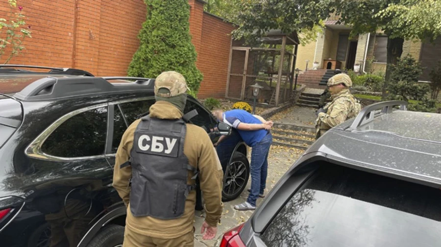 В горсовете Днепра разоблачили чиновников, которые продавали места на кладбище