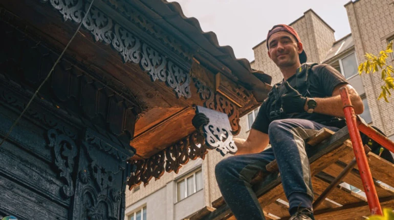 Спасая историю: как в Чернигове восстанавливают деревянное кружево на домах