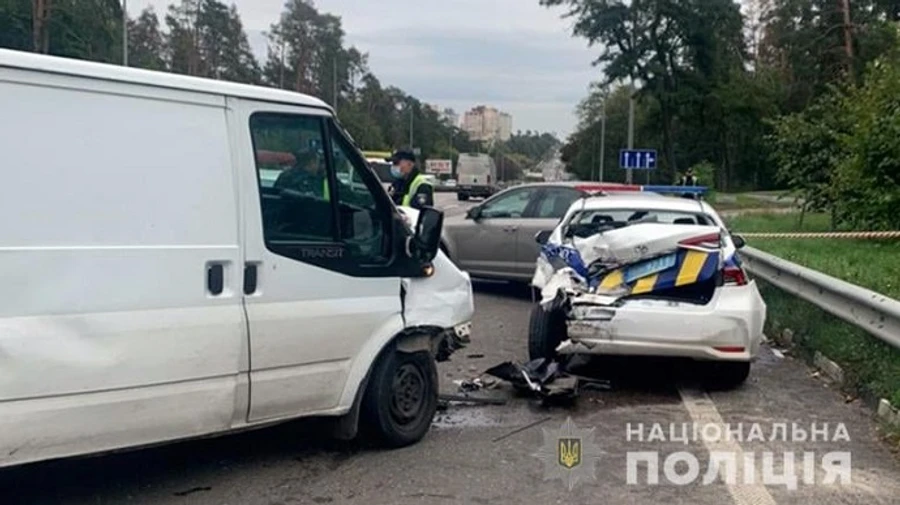 ДТП в Киеве с участием полицейского автомобиля: четверо травмированных