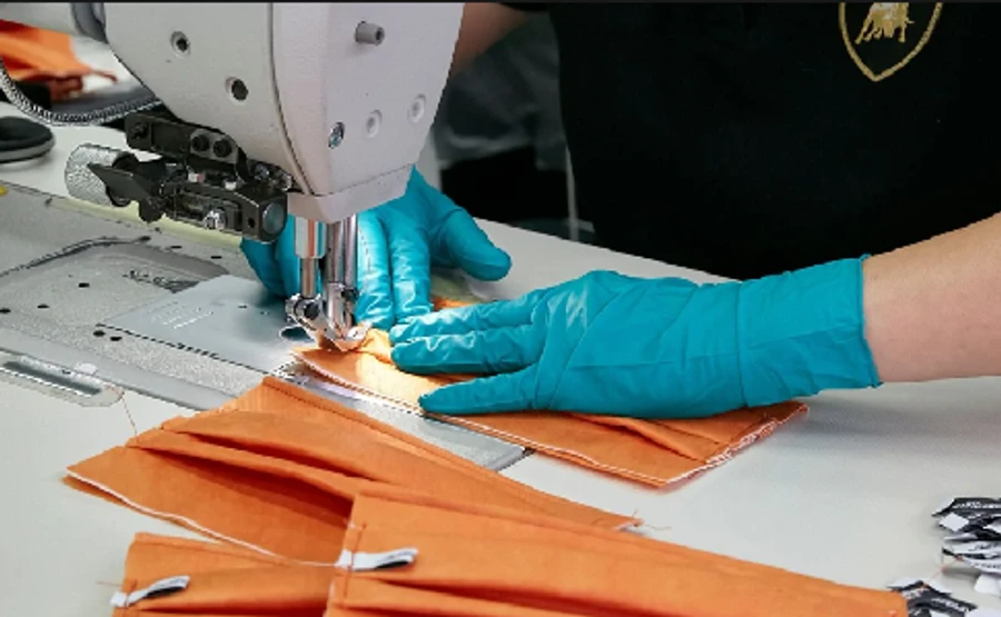 Lamborghini почала виробляти медичні маски