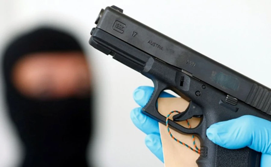 В столичном Гидропарке устроили стрельбу: двое раненых