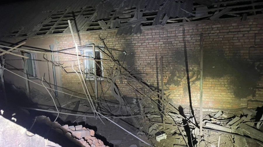 Russian artillery attacks Nikopol district in Dnipropetrovsk Oblast overnight: 3 houses and gas pipeline damaged – photos