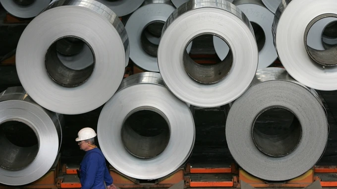 EU prepares sanctions against Russian aluminium, 15 banks and shadow fleet – Bloomberg