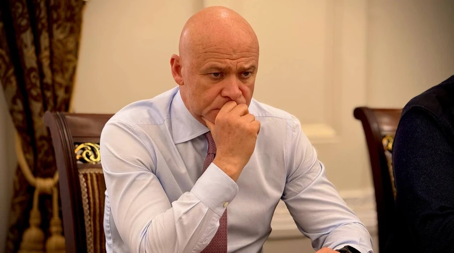 Zelensky is asked to take Ukrainian citizenship from Trukhanov: a petition gained 25,000 votes