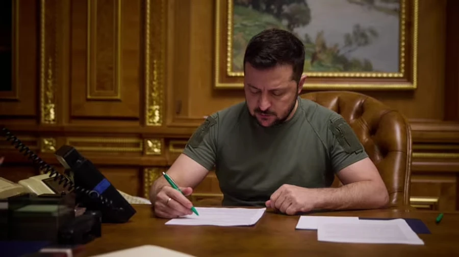 Президент посмертно присвоил звание Героя более 40 защитникам