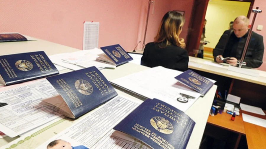 Украина упростит выдачу вида на жительство для белорусских специалистов