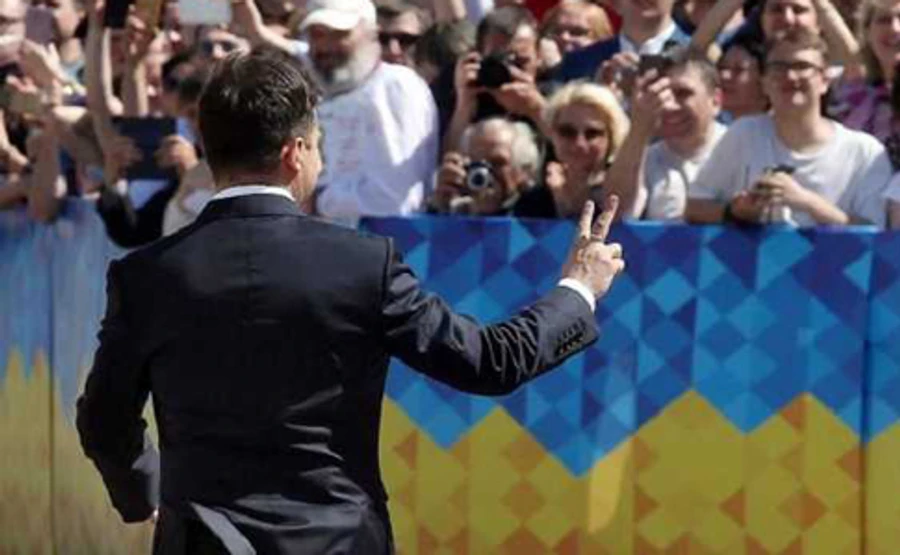 У Зеленского уверяют, что бюджетников на День Независимости свозить не будут