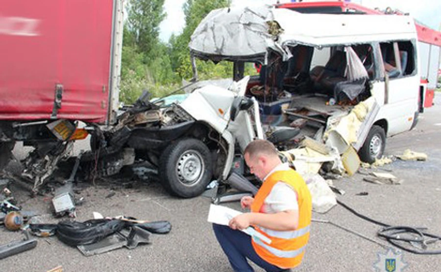 Смертельні ДТП: Омелян уточнив, що відсьогодні чекає на перевізників