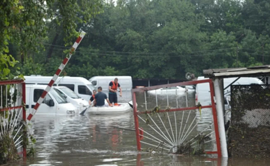 У перший день липня обіцяють грози і паводки
