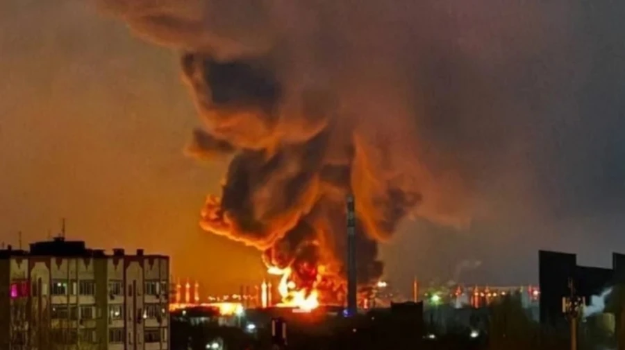 Украинский удар по нефтебазе РФ: в городе ввели в режим ЧС