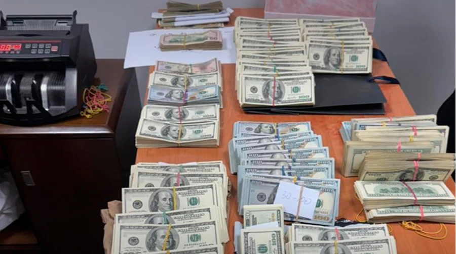 Детективи НАБУ обшукали митний пост Луцьк і його посадовців: вилучили понад $850 тисяч