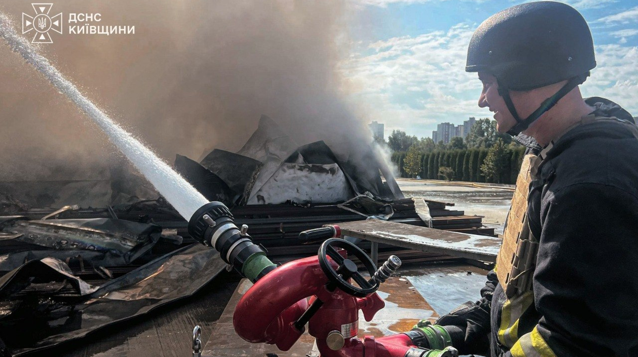 Російські удари по Київщині: у Погребах 8 постраждалих, пошкоджено склади в 3 районах