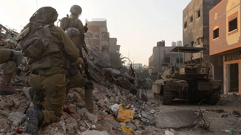 Israeli forces capture Hamas stronghold in Gaza and attack 450 targets