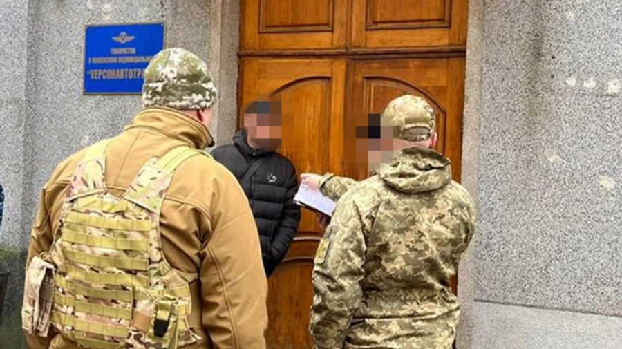 Дал автобусы для перевозки оккупантов из Крыма в Херсон: СБУ разоблачила пособника