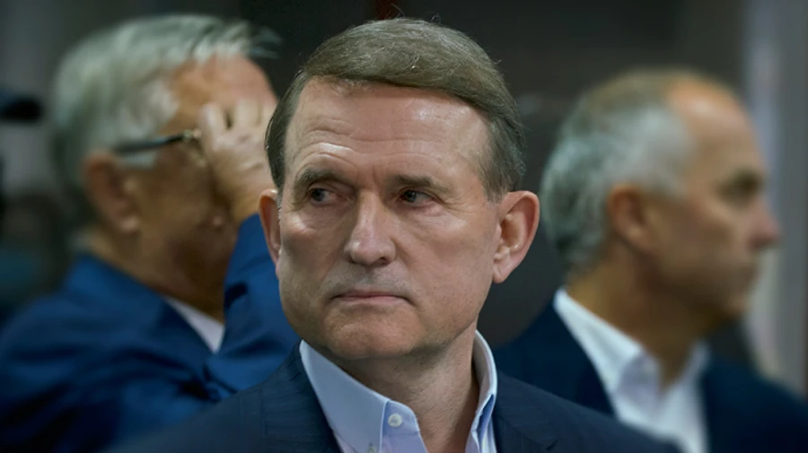 В Киеве полиция оцепила дом Медведчука