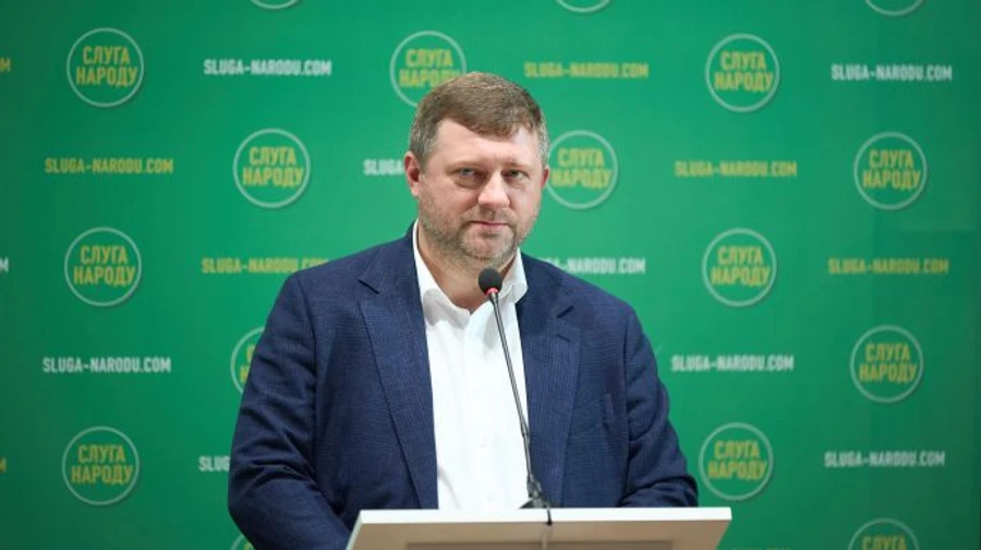 Слуги вышли к трибуне ВР, чтобы раскритиковать новые тарифы на транспорт в Киеве