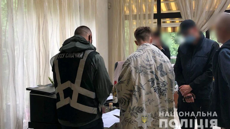 Керівник столичної турфірми украв з карток іноземців 630 тисяч гривень – поліція 