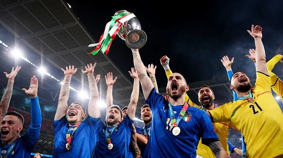 Главные новости воскресенья и ночи: миллиардер в космосе, финал Евро-2020