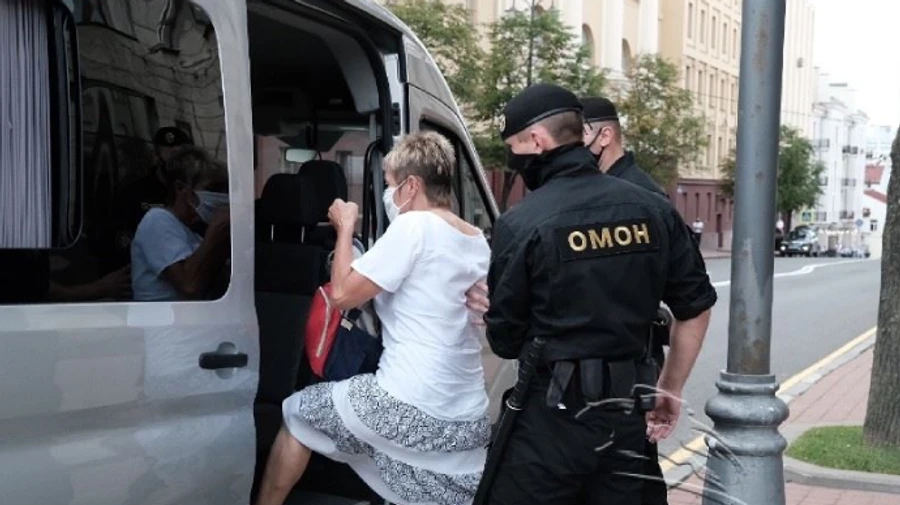 У Білорусі затримали журналістів і поручителів за суперника Лукашенка