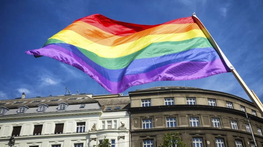 МЗС Росії висловило протест США, Британії та Канаді через прапори ЛГБТ