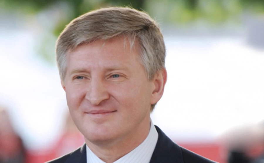 У Схемах розповіли, що за їхнім журналістом стежать охоронці Ахметова