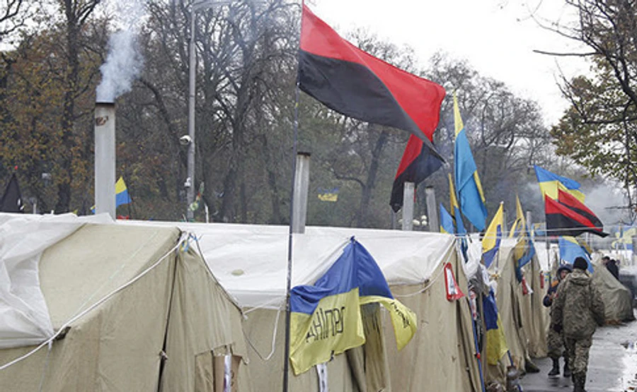 З-під Ради прибрали частину наметів