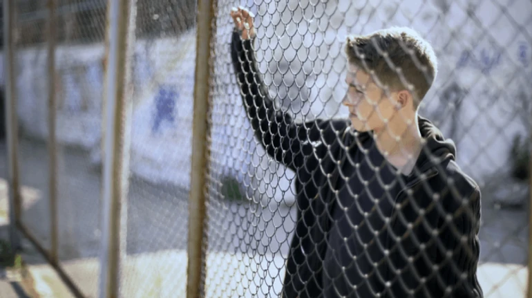 Молився, щоб дожити до ранку. Випускник інтернату поділився болючим досвідом, щоб врятувати інших дітей