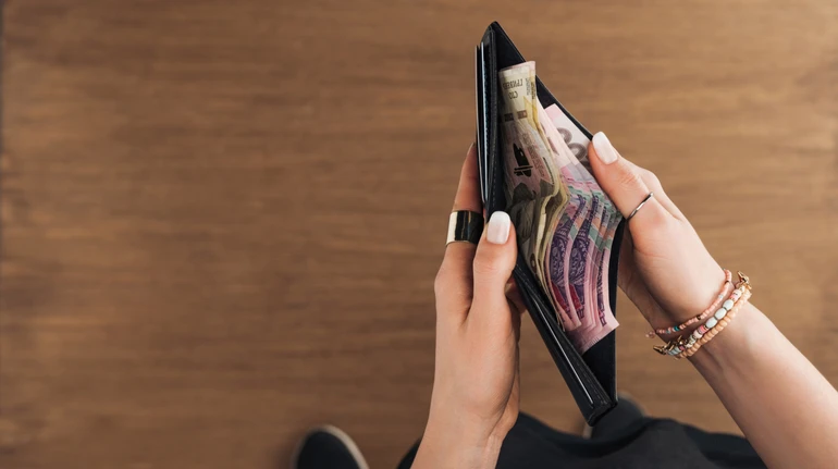 Получают до 8 тысяч: библиотекари призвали правительство пересмотреть их зарплаты